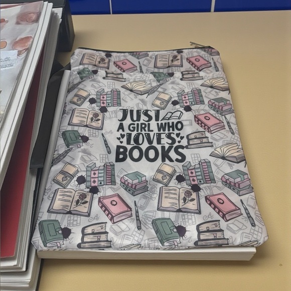 Handbags - Book Cover Just a Girl Who Loved Books Zippered